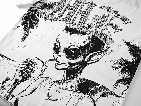 MIXED EMOTIO Alien Beach Vacation Graphic Short Sleeve T‑Shirt